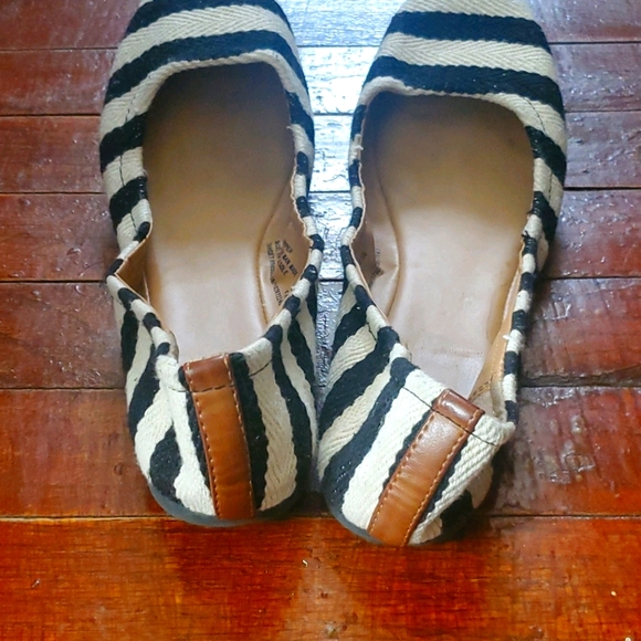 Mossimo Striped black and white flats with brown leather strip at heel - Picture 2 of 3